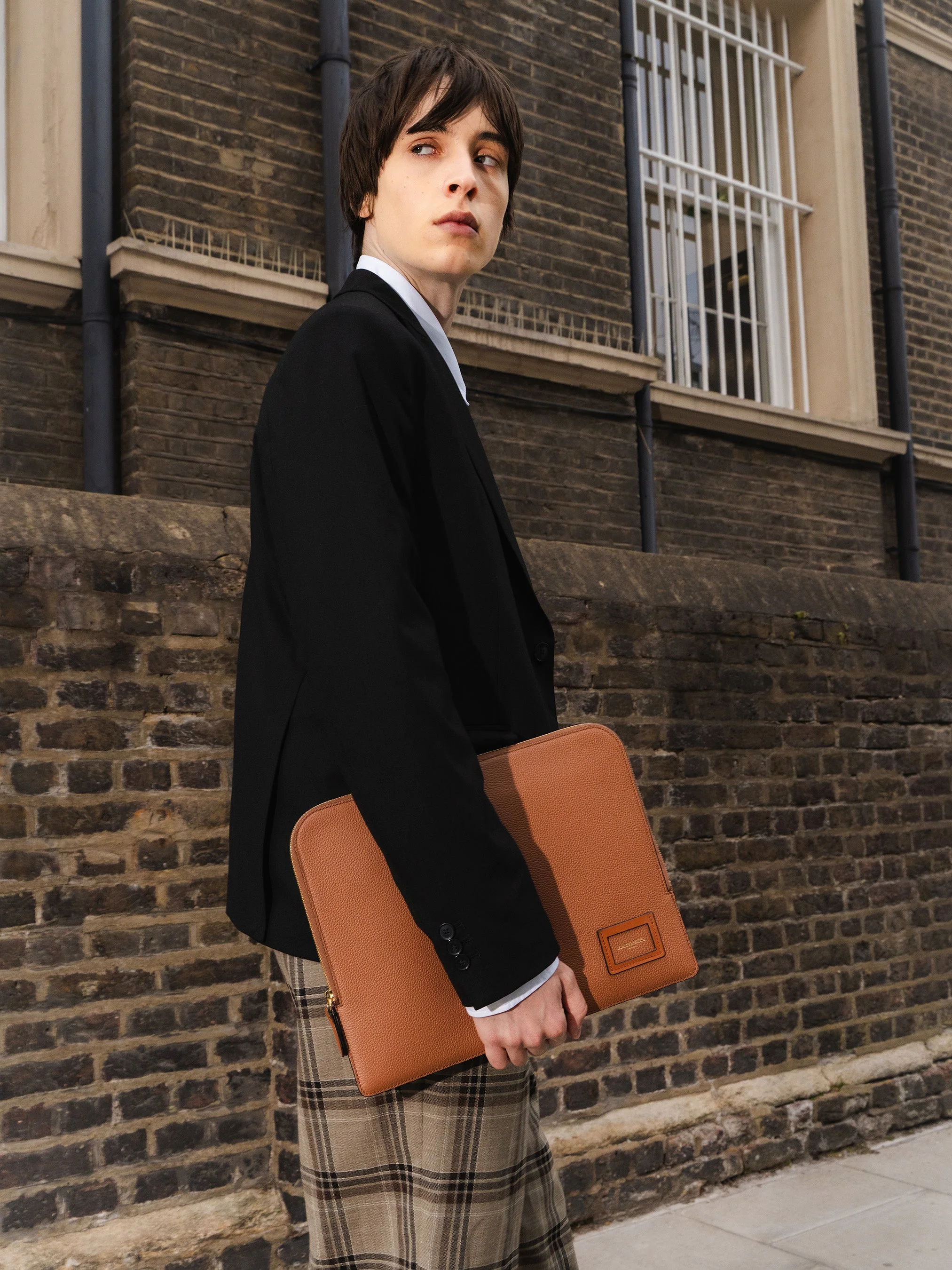 The Zipped Folio - Tan Calf Grain - Image 2